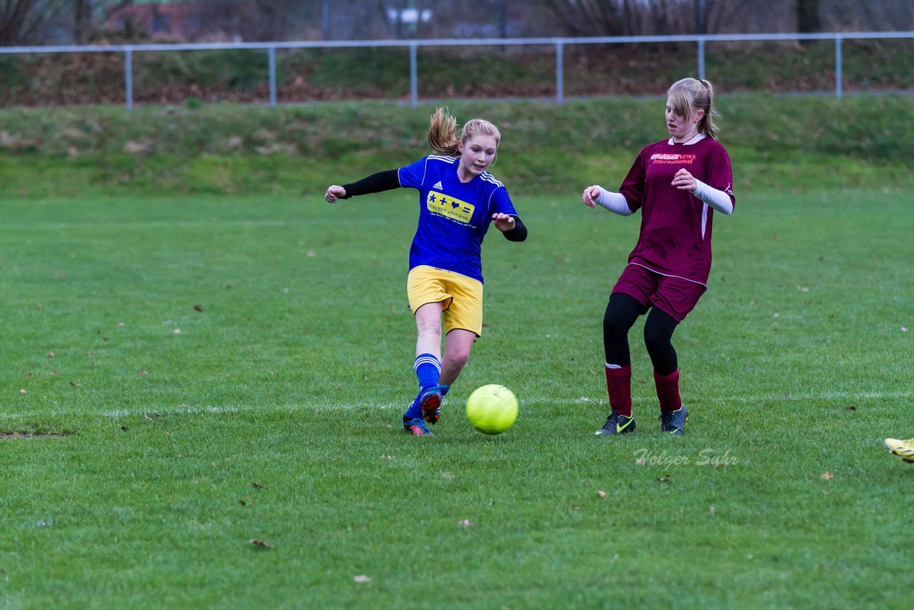 Bild 225 - B-Juniorinnen TSV Gnutz o.W. - SV Henstedt Ulzburg II : Ergebnis: ca. 5:0